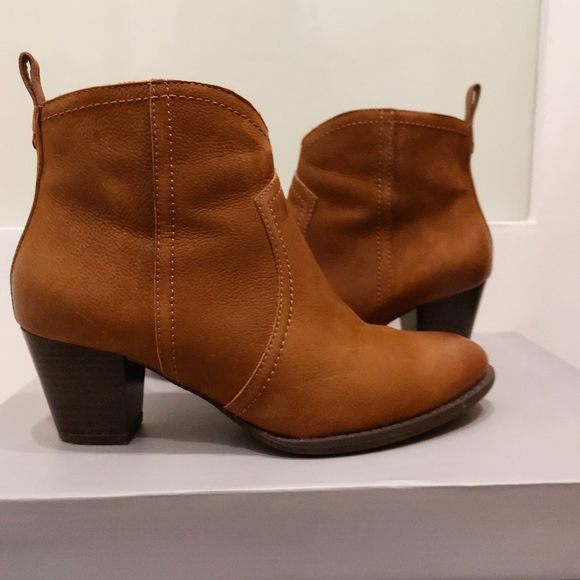Vionic Nubuck Raina Ankle Booties - Picture 5 of 11